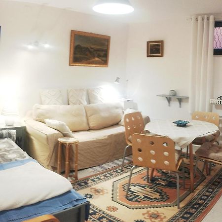 B&B Family Basement Apartment, Breakfast, Free Parking, 5Km From Tulln Chorherrn エクステリア 写真