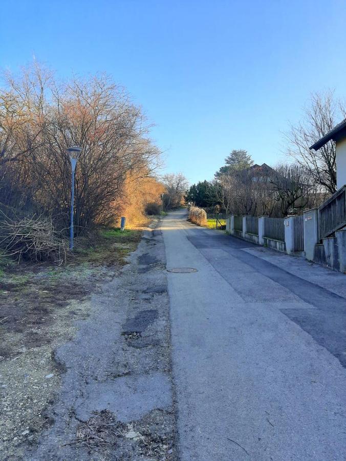B&B Family Basement Apartment, Breakfast, Free Parking, 5Km From Tulln Chorherrn エクステリア 写真