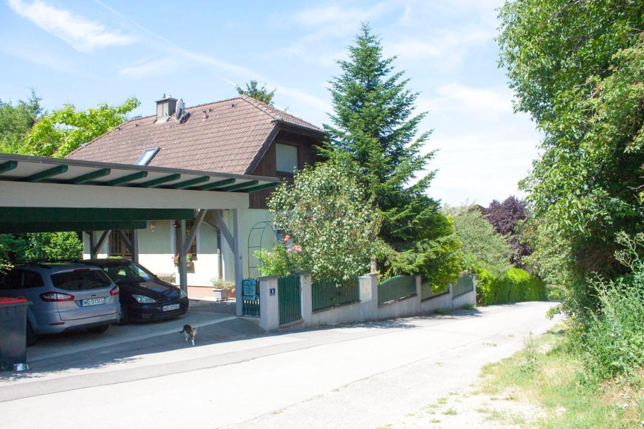B&B Family Basement Apartment, Breakfast, Free Parking, 5Km From Tulln Chorherrn エクステリア 写真