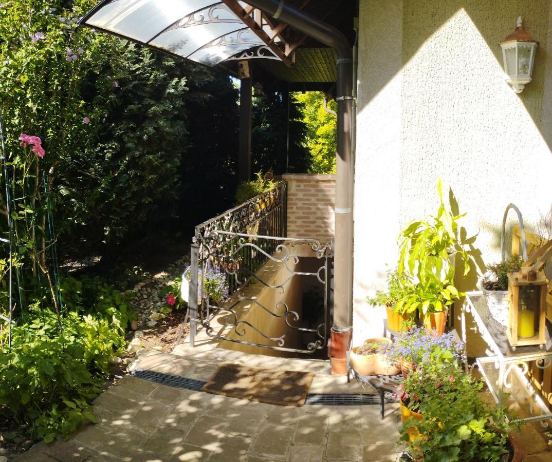 B&B Family Basement Apartment, Breakfast, Free Parking, 5Km From Tulln Chorherrn エクステリア 写真